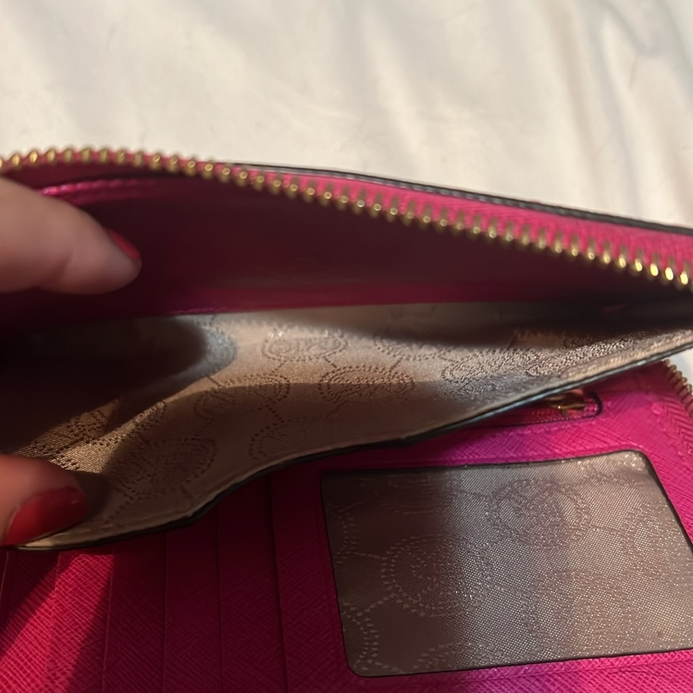 EUC…Michael Kors Clutch Wristlet Zip Wallet - Picture 4 of 5